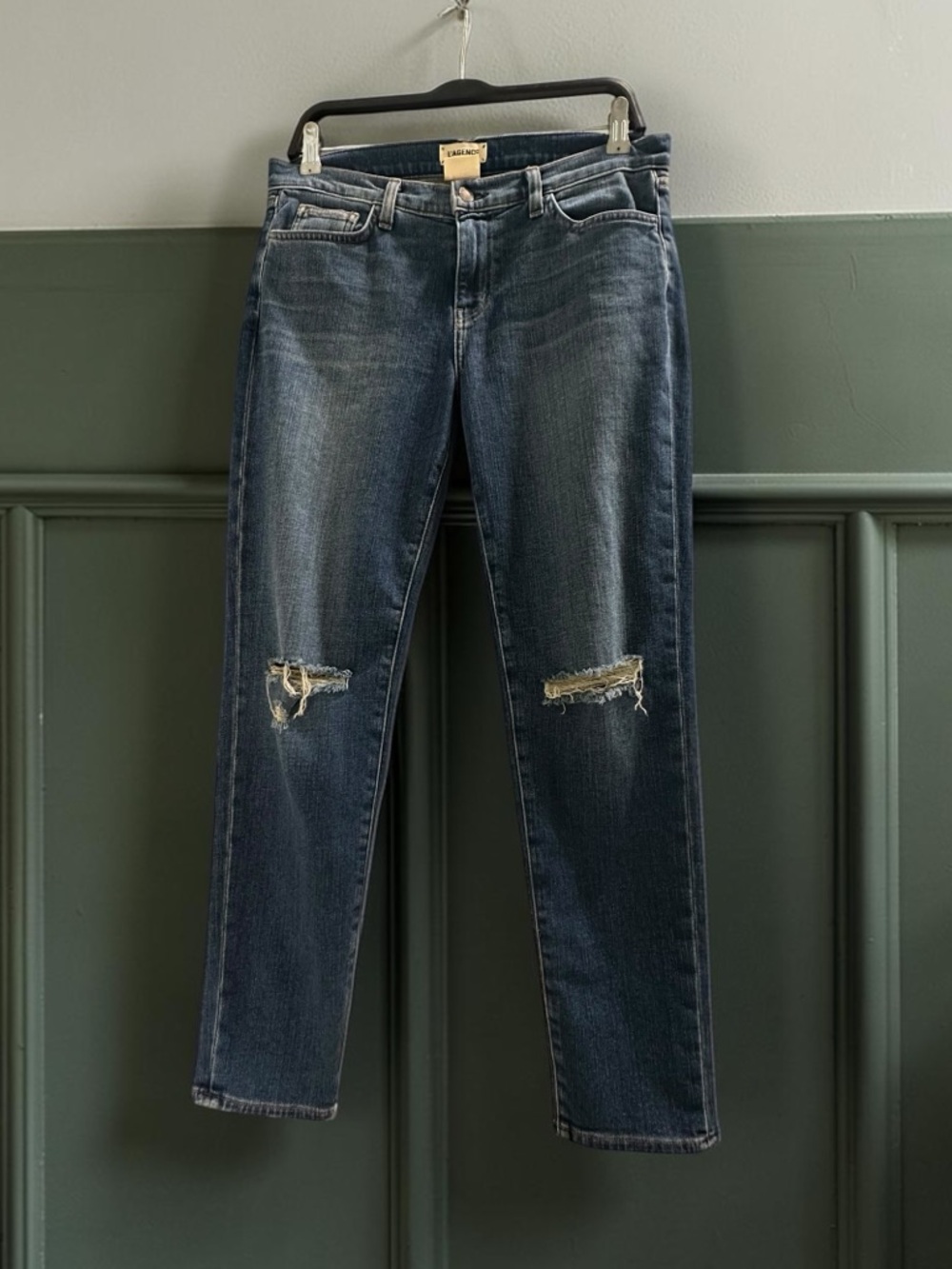 L’AGENCE Skinny Fit Jeans. Distressed Knees. Size: 27